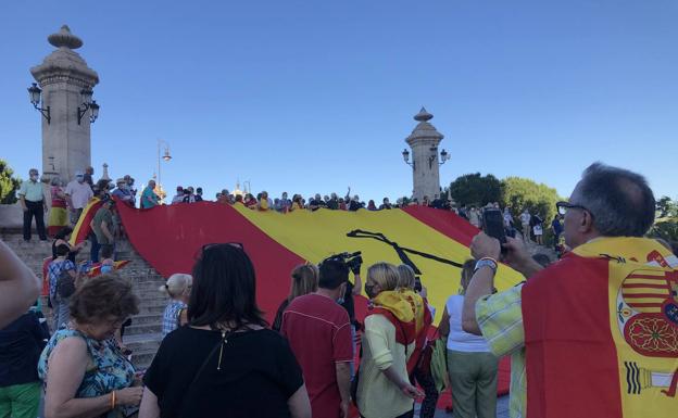 Más de un centenar de personas se concentran en Valencia contra el Gobierno