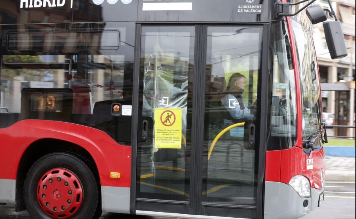 Autobús de la EMT durante la crisis del coronavirus.