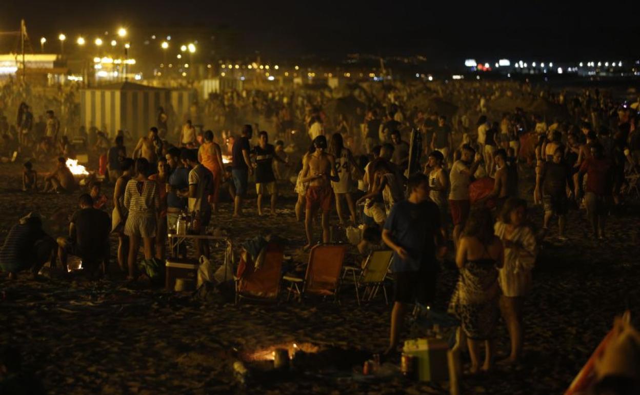 Fiesta de la noche de San Juan en Valencia.