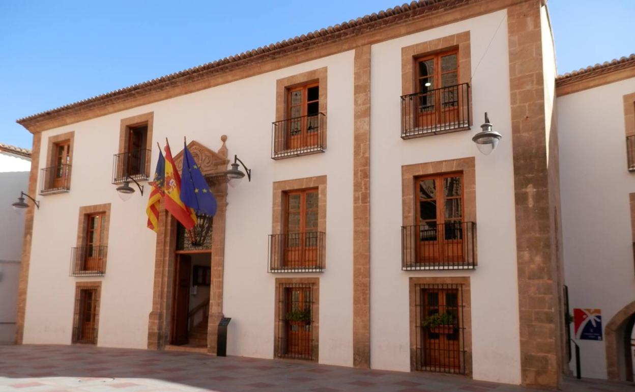 La fachada del Ayuntamiento de Xàbia. 