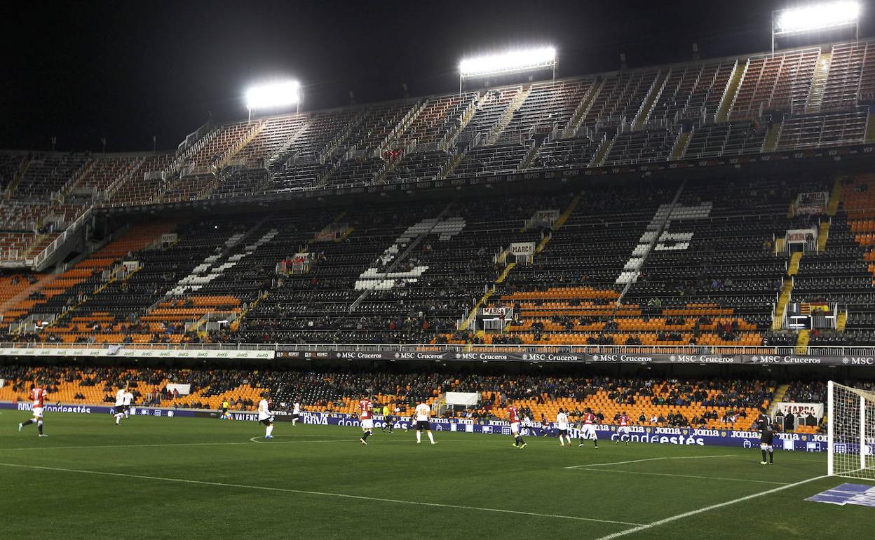 Mestalla , casi vacío, en una imagen parecida a la que se vivirá el próximo viernes frente al Levante. 