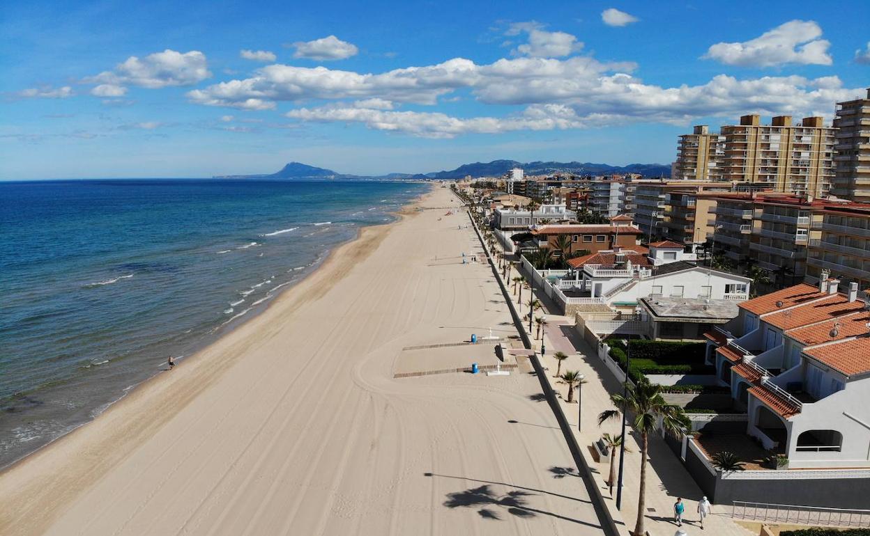 Vista aérea de la playa de Miramar. 