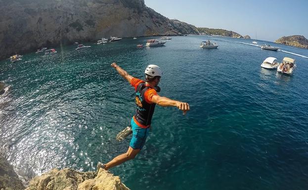 La Costa Blanca es el mejor sitio para practicar Coasteering.