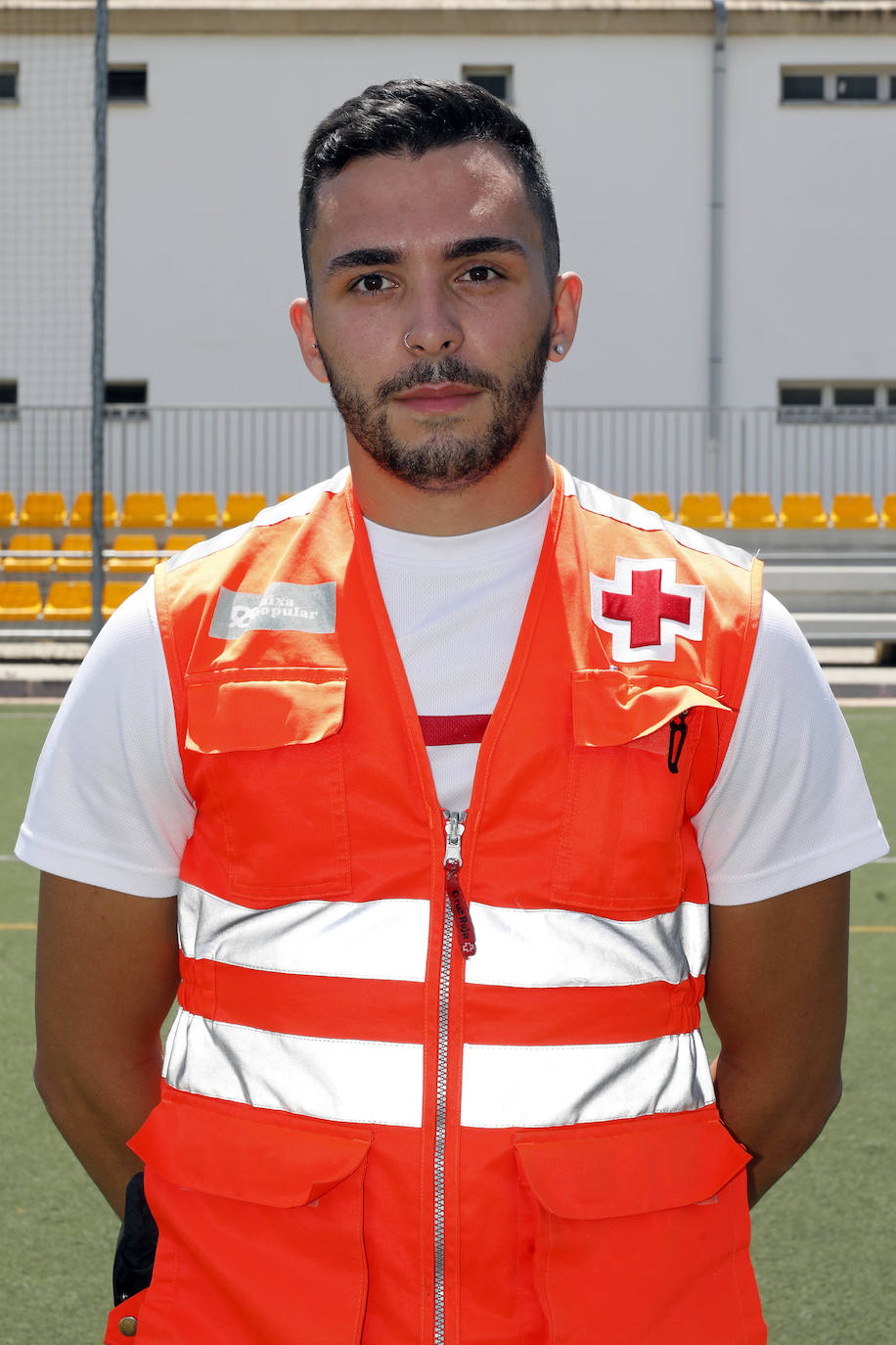 Con motivo del regreso del fútbol, LAS PROVINCIAS ha querido formar su propio once de trabajadores, un equipo de lo más especial integrado por los héroes de la pandemia. Este equipo se ha enfrentado cuerpo a cuerpo con el enemigo silencioso que ha sido y, continúa siendo, el coronavirus. La alineación está formada por miembros de la UME (Unidad Militar de Emergencias), docentes, voluntarios y sanitarios. Algunos de ellos consideran que la vuelta de la Liga es un bálsamo, otros habrían preferido esperar a septiembre y temen rebrotes si hay público en los estadios. 