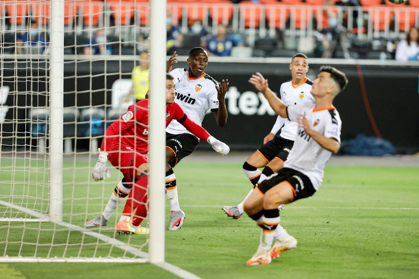 Fotos: El derbi entre el Valencia y el Levante, en imágenes