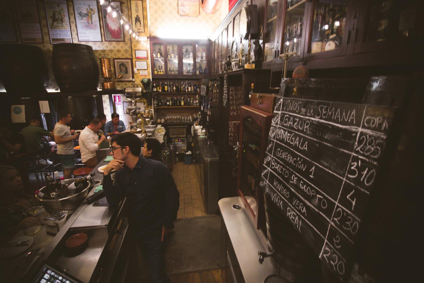 Esta taberna ofrece un buen servicio y en la calle Josep Benlliure.