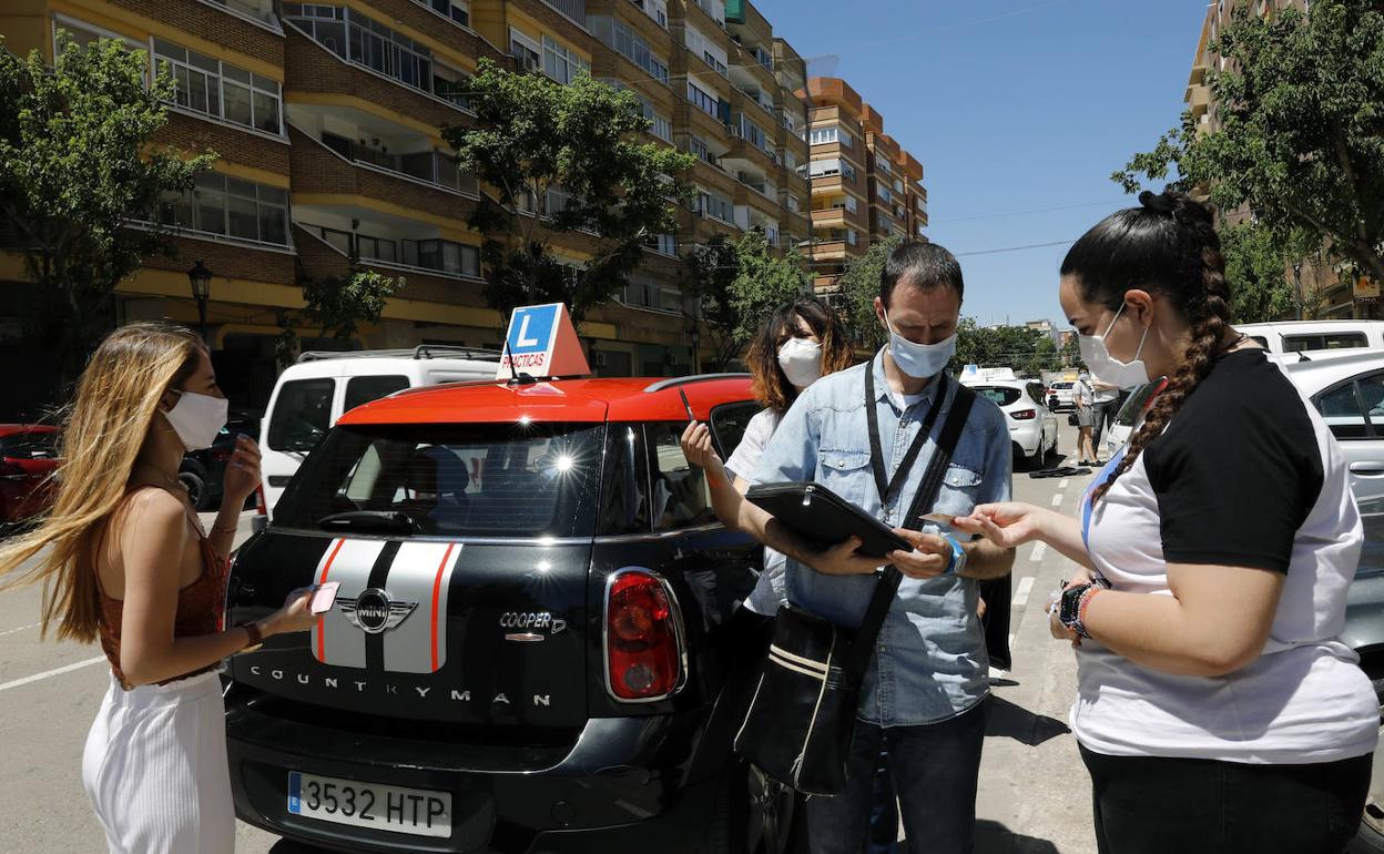 Uno de los servicios colapsados, el examen del carnet de conducir. 