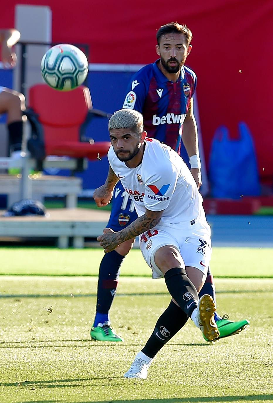 El Levante UD recibe al Sevilla FC, en el partido correspondiente a la jornada 29 de Liga, en el estadio Camilo Cano de La Nucía (Alicante).