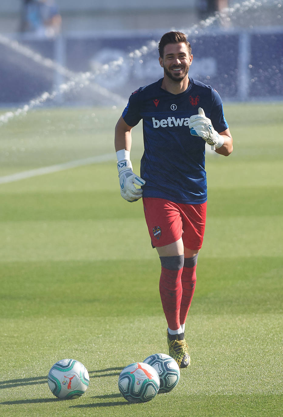 El Levante UD recibe al Sevilla FC, en el partido correspondiente a la jornada 29 de Liga, en el estadio Camilo Cano de La Nucía (Alicante).