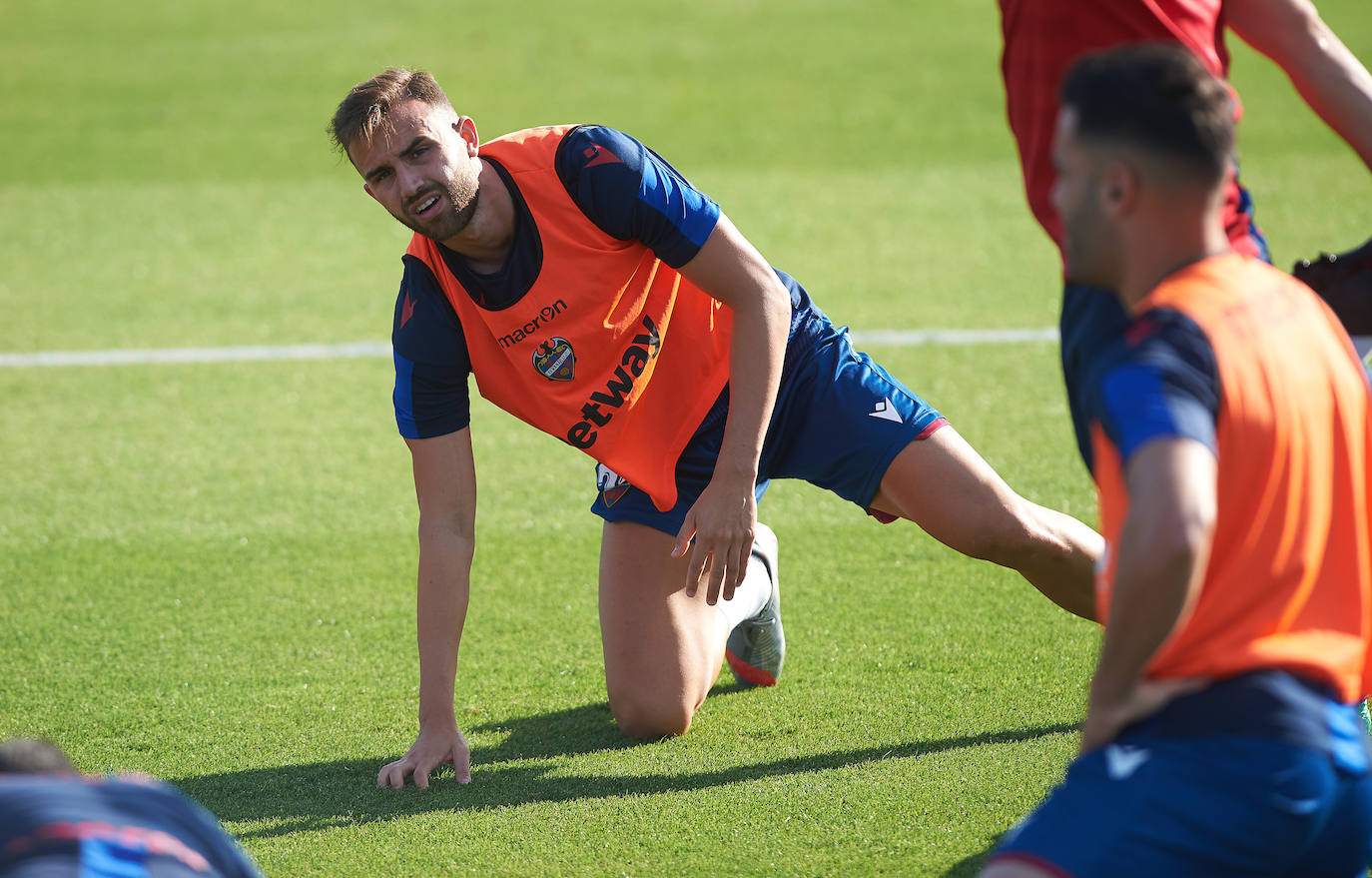 El Levante UD recibe al Sevilla FC, en el partido correspondiente a la jornada 29 de Liga, en el estadio Camilo Cano de La Nucía (Alicante).