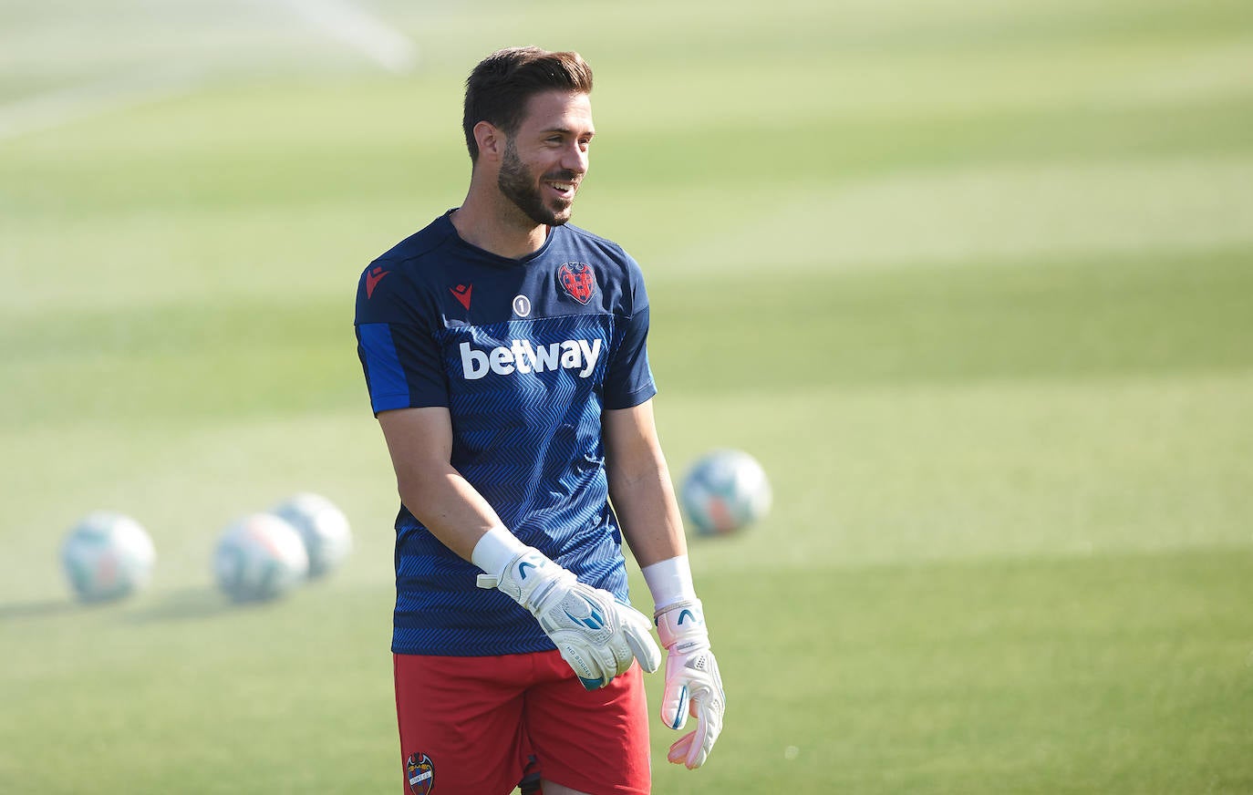 El Levante UD recibe al Sevilla FC, en el partido correspondiente a la jornada 29 de Liga, en el estadio Camilo Cano de La Nucía (Alicante).