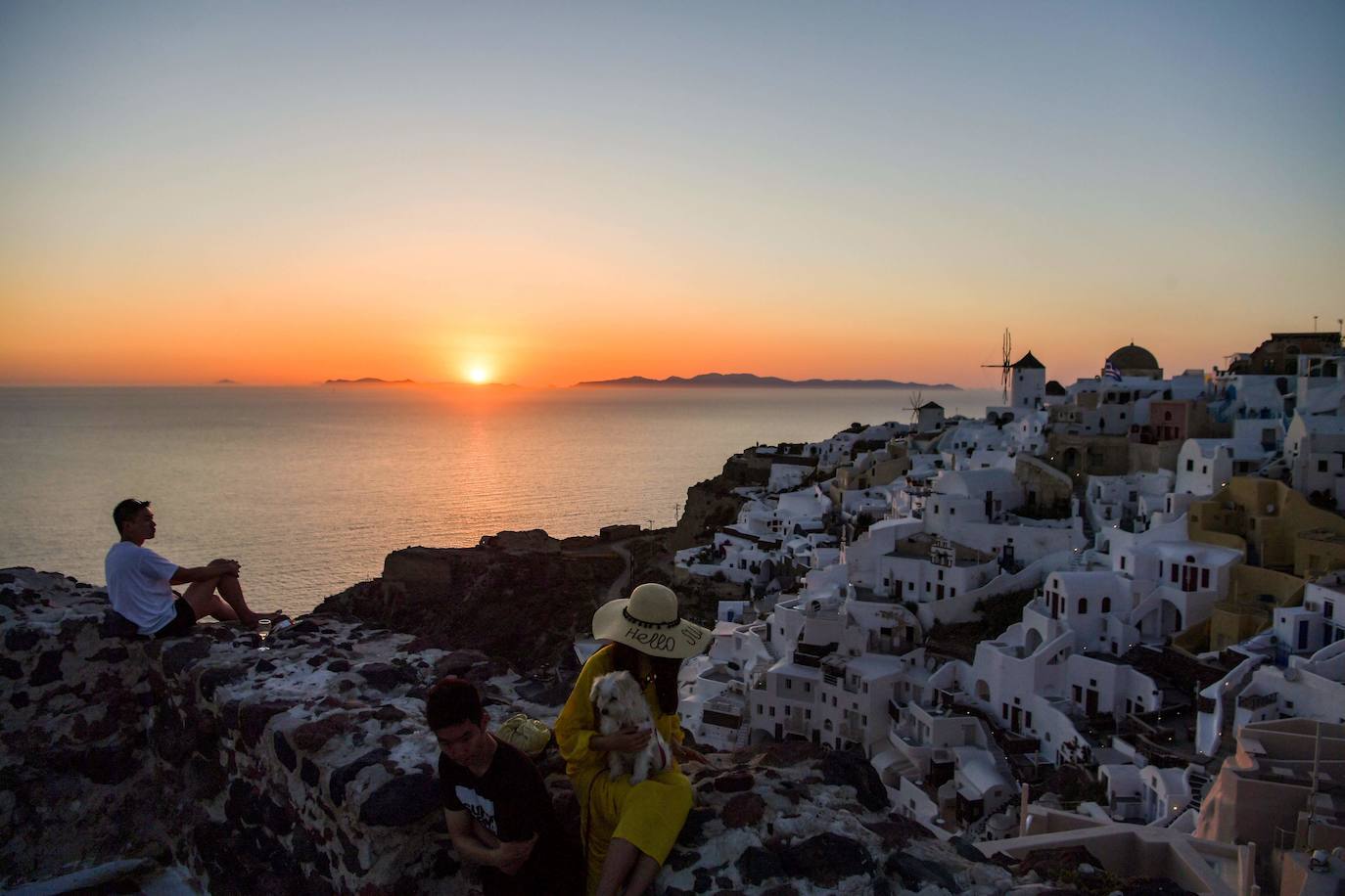 El aeropuerto de Santorini reabrirá a los vuelos internacionales el próximo 1 de julio, como todos los aeropuertos regionales de Grecia.