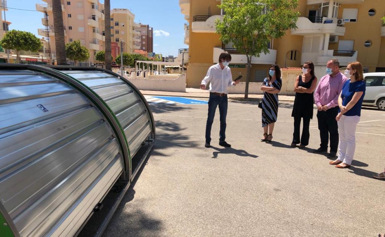 Visita a los aparcamientos que se han instalado en la playa de Xeraco. 