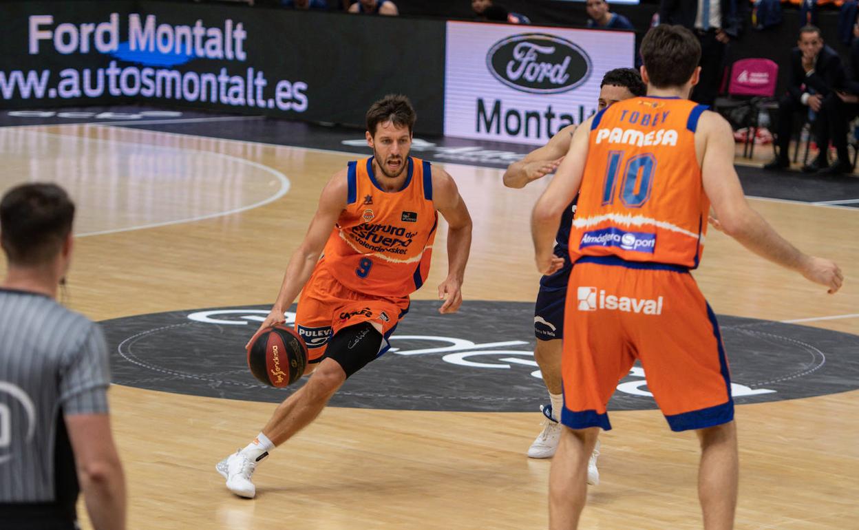 Van Rossom inicia un ataque durante el partido ante el MoraBanc Andorra 