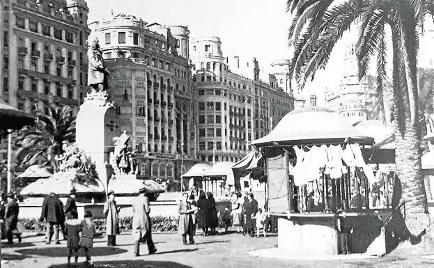 1932. Con los edificios de la Bajada prácticamente terminados, la plaza sigue igual.