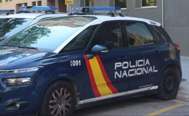 Un hombre amenaza de muerte a otro con una hoz tras una pelea en Valencia