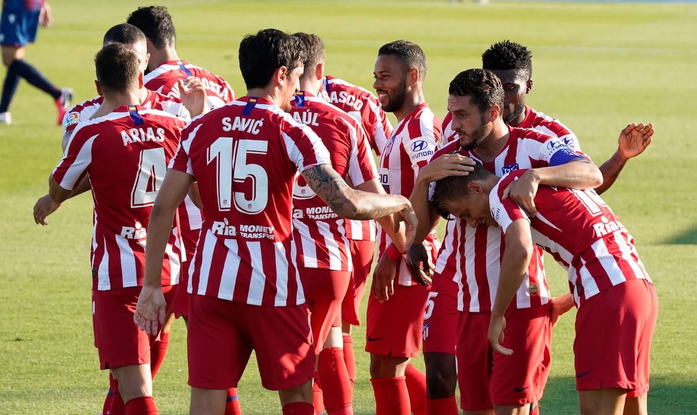 El Atlético se afianza en la tercera plaza en un encuentro en el que los 'colchoneros' arrancaron de forma demoledora y que se equilibró en la segunda parte.