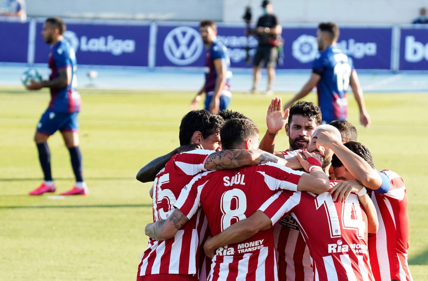 El Atlético se afianza en la tercera plaza en un encuentro en el que los 'colchoneros' arrancaron de forma demoledora y que se equilibró en la segunda parte.