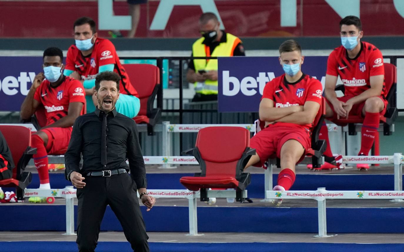 El Atlético se afianza en la tercera plaza en un encuentro en el que los 'colchoneros' arrancaron de forma demoledora y que se equilibró en la segunda parte.