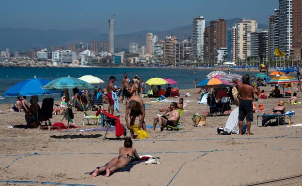 Playa de Poniente en benidorm. 