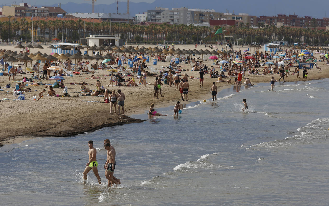 Playa de La Malvarrosa, Valencia. 