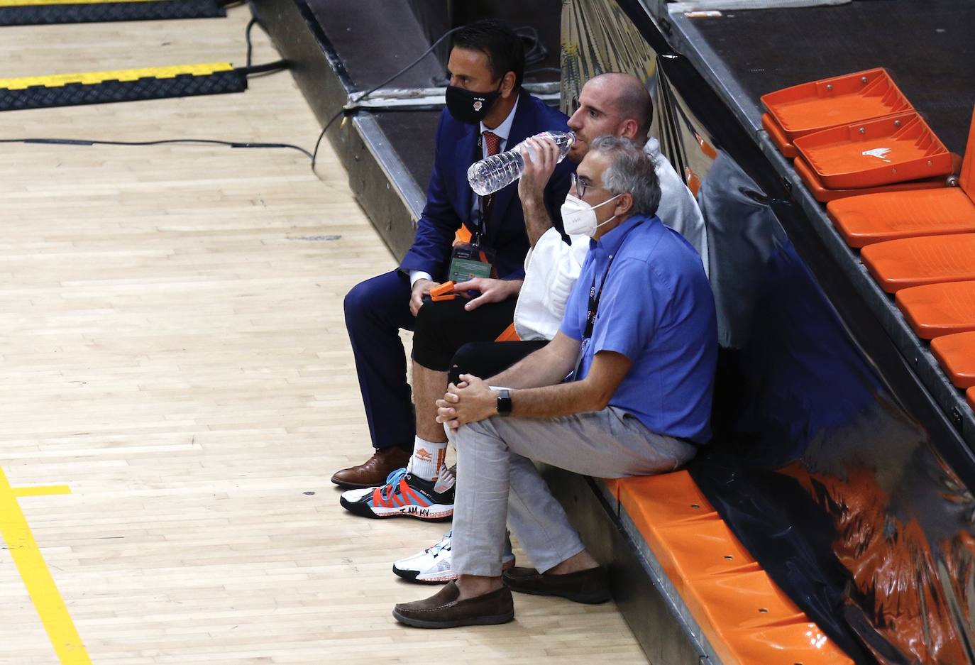 El Valencia Basket ha arrolado a un flojo Herbalife Gran Canaria en un triunfo que le clasifica para las semifinales de esta fase final de la Liga Endesa y que permite la histórica clasificación del San Pablo Burgos al tiempo que provoca una no menos inesperada eliminación del Real Madrid. 