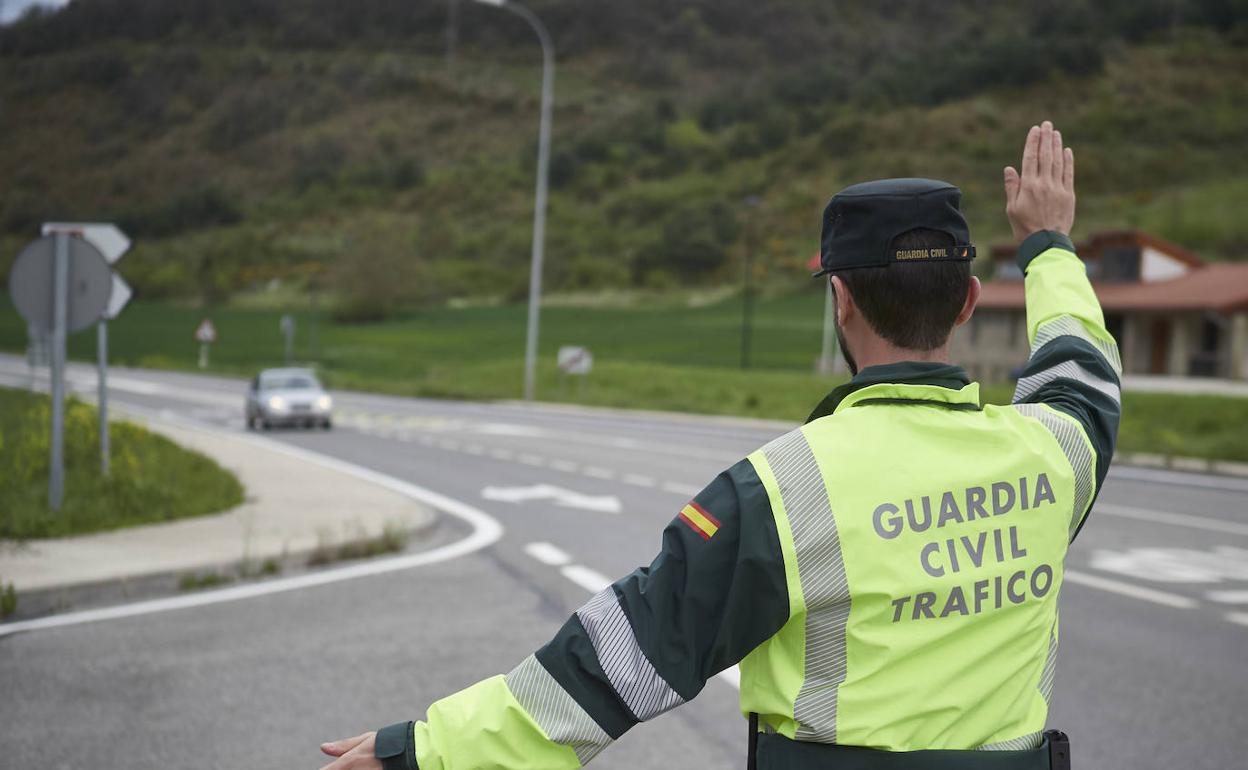 Un joven de 21 años, herido tras volcar su coche en Siete Aguas