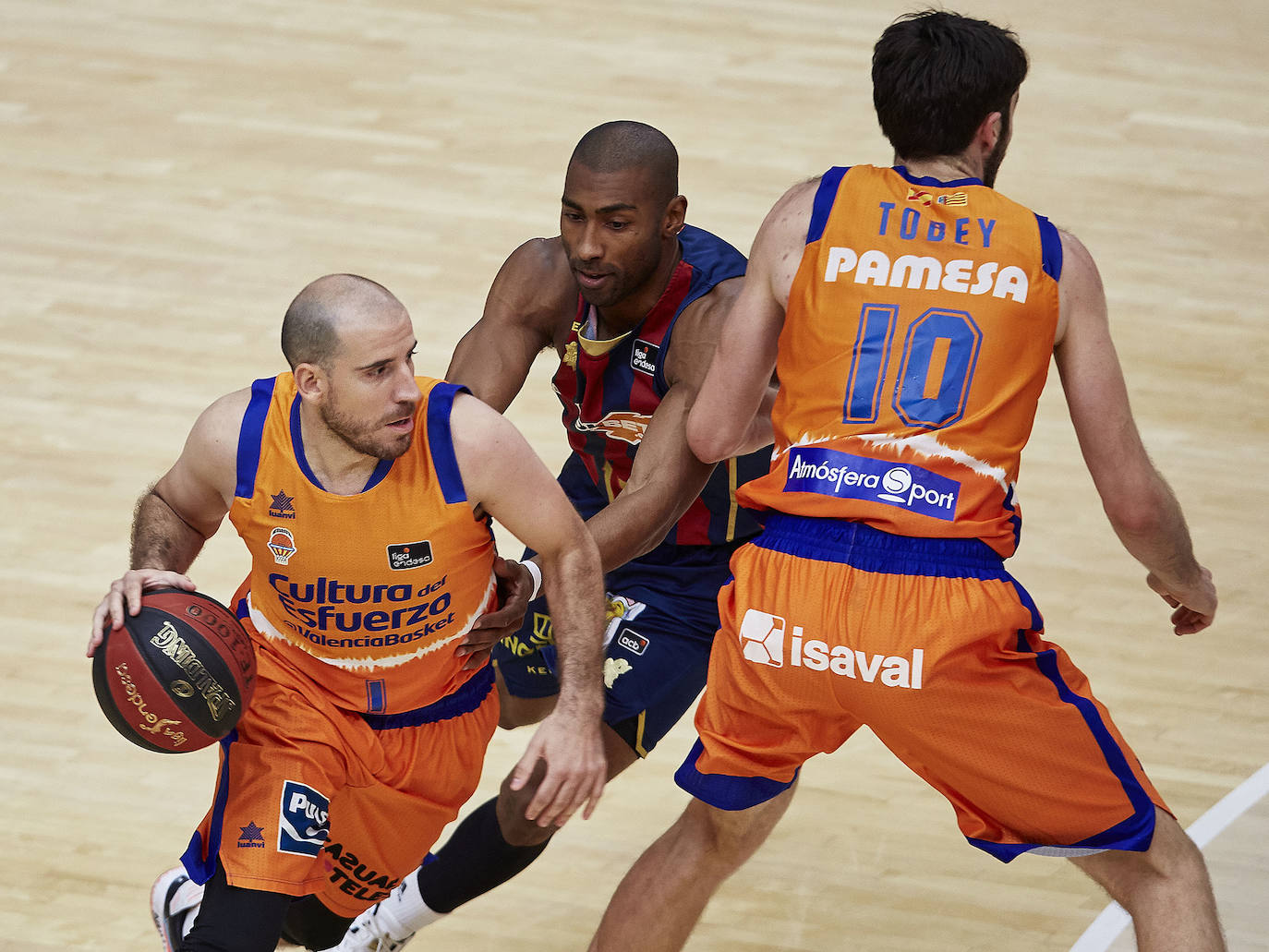 Fotos: ACB: espectaculares imágenes del Valencia Basket - Baskonia