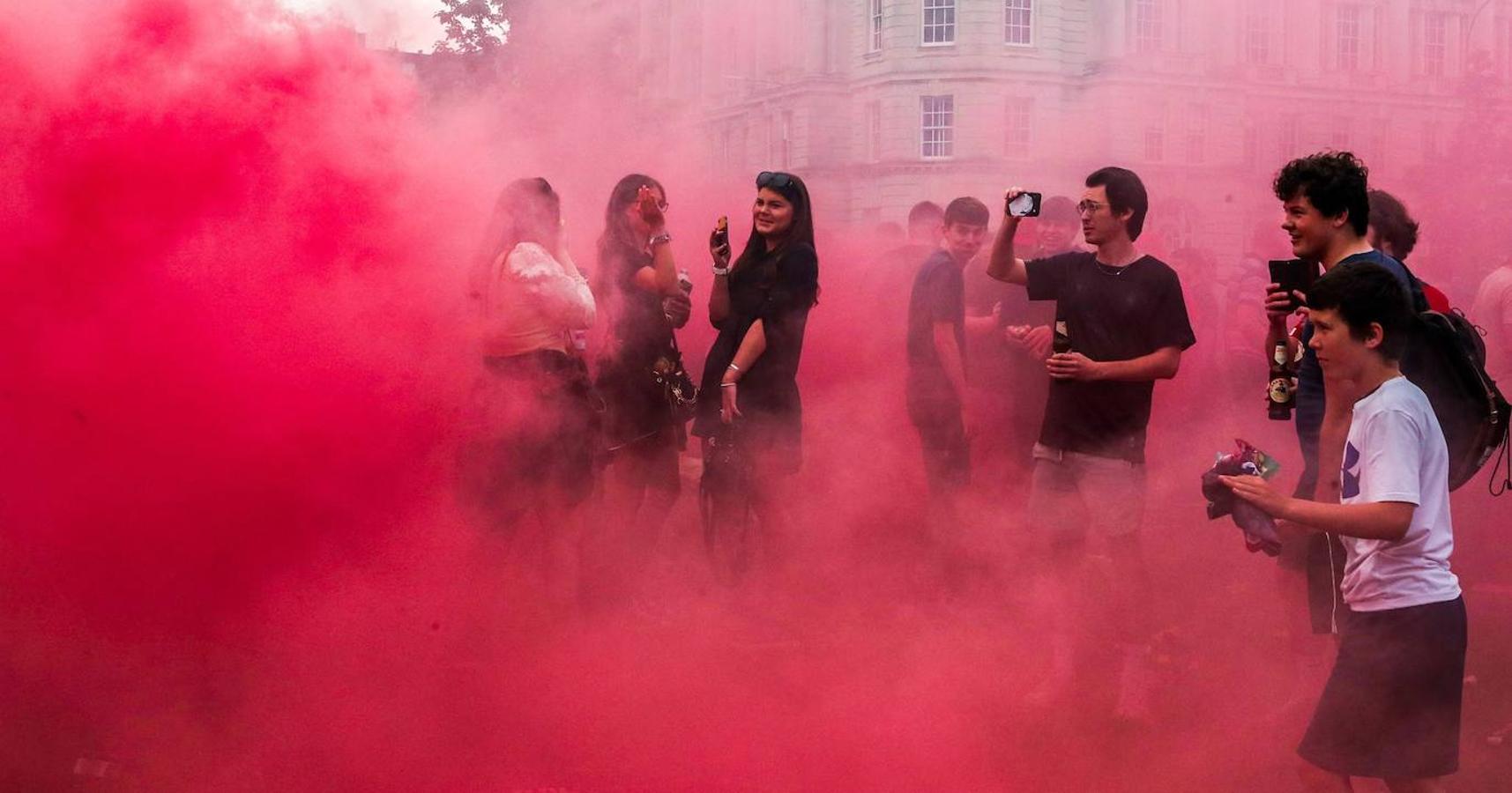 Ganó el Liverpool la Premier después de 30 años y sus aficionados se olvidaron por unas horas del coronavirus