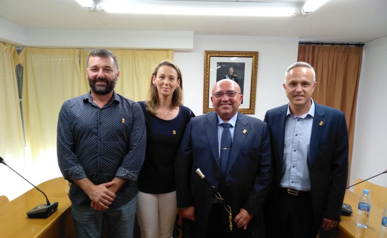 Equipo de gobierno que comenzó la legislatura en El Perelló.