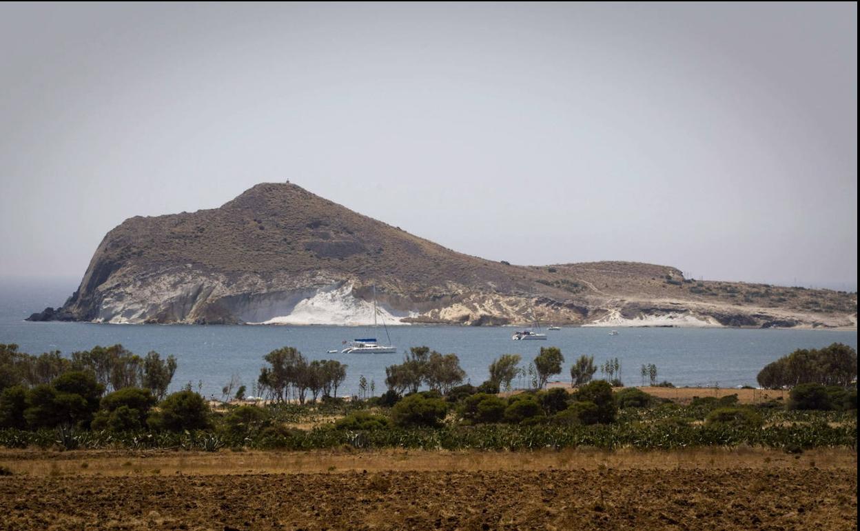 Vista de la playa de los Genoveses, en el parque natural Cabo de Gata, en Almería.