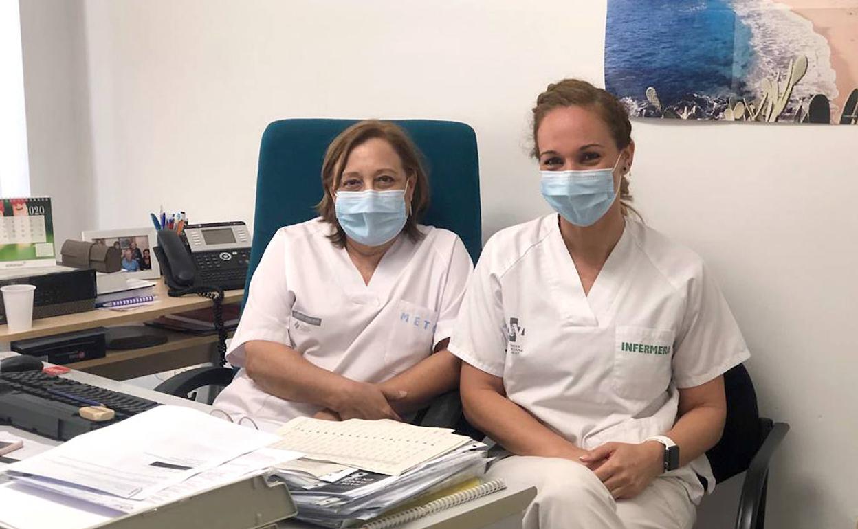 Las responsables del centro de salud, Carolina Fernández y Rosa Ramírez. 