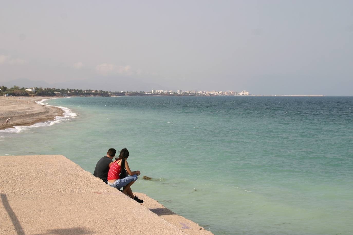 PLAYA FORTÍ-FORA FORANT-CERVOL. En Vinaròs, tiene bandera negra por mala gestión.