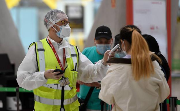 Los viajeros deberán pasar tres pruebas sanitarias para poder entrar en España desde hoy