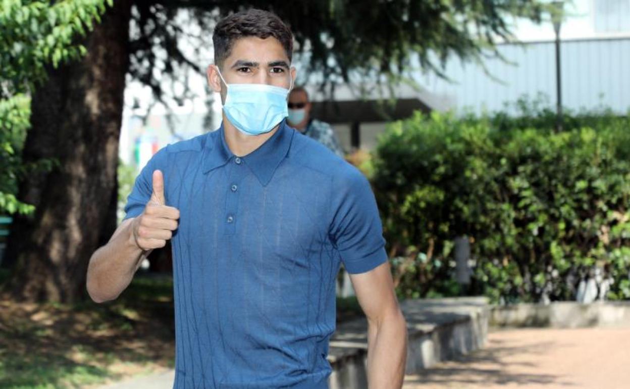 Achraf, antes de pasar reconocimiento médico por el Inter. 
