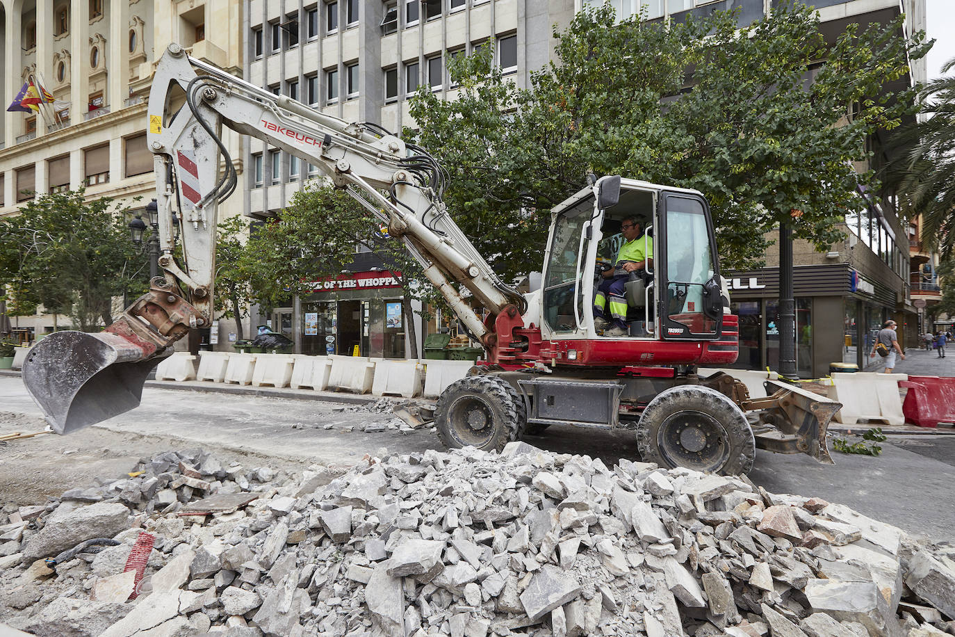 Fotos: Obras en la plaza del Ayuntamiento de Valencia