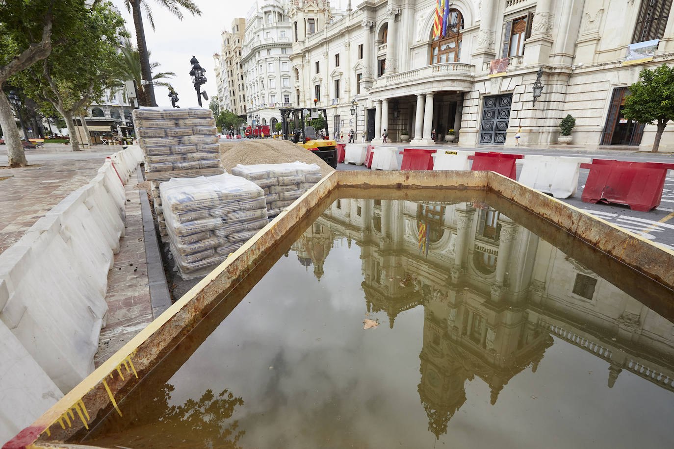 Fotos: Obras en la plaza del Ayuntamiento de Valencia