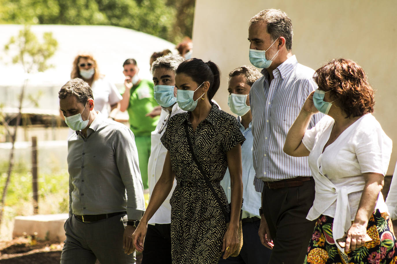 Cuenca ha sido la ciudad elegida por los Reyes, don Felipe y doña Letizia para su escala en Castilla-La Mancha dentro de la gira que están realizando por las comunidades autónomas para expresar su apoyo a instituciones y colectivos de todo tipo tras el estado de alarma provocado por la pandemia de coronavirus. En Cuenca fue donde hace 16 años don Felipe y doña Letizia iniciaron un recorrido por España con motivo de su luna de miel. 