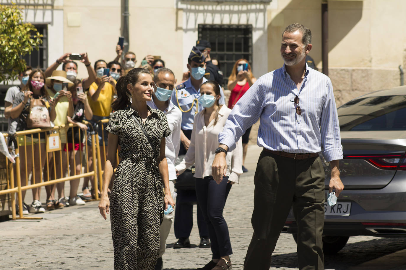 Cuenca ha sido la ciudad elegida por los Reyes, don Felipe y doña Letizia para su escala en Castilla-La Mancha dentro de la gira que están realizando por las comunidades autónomas para expresar su apoyo a instituciones y colectivos de todo tipo tras el estado de alarma provocado por la pandemia de coronavirus. En Cuenca fue donde hace 16 años don Felipe y doña Letizia iniciaron un recorrido por España con motivo de su luna de miel. 