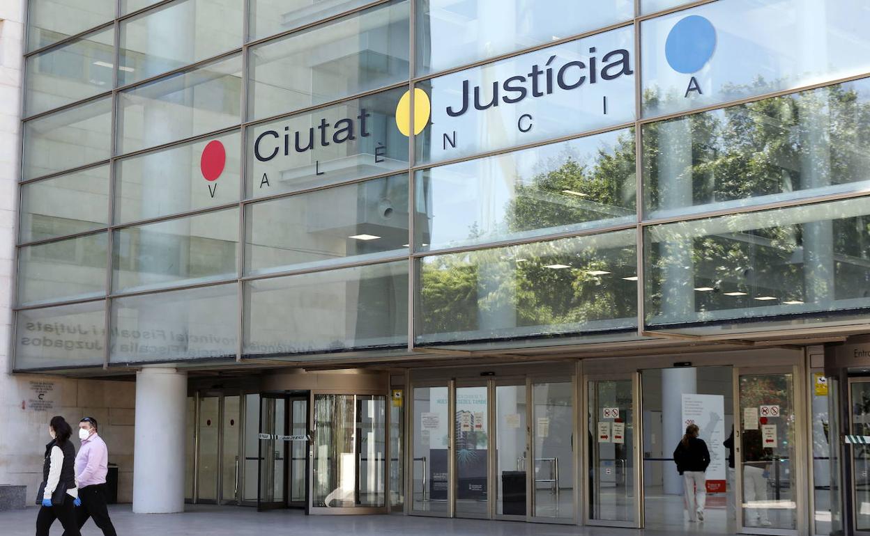 El exterior de la Ciudad de la Justicia de Valencia, donde se juzgó el caso. 