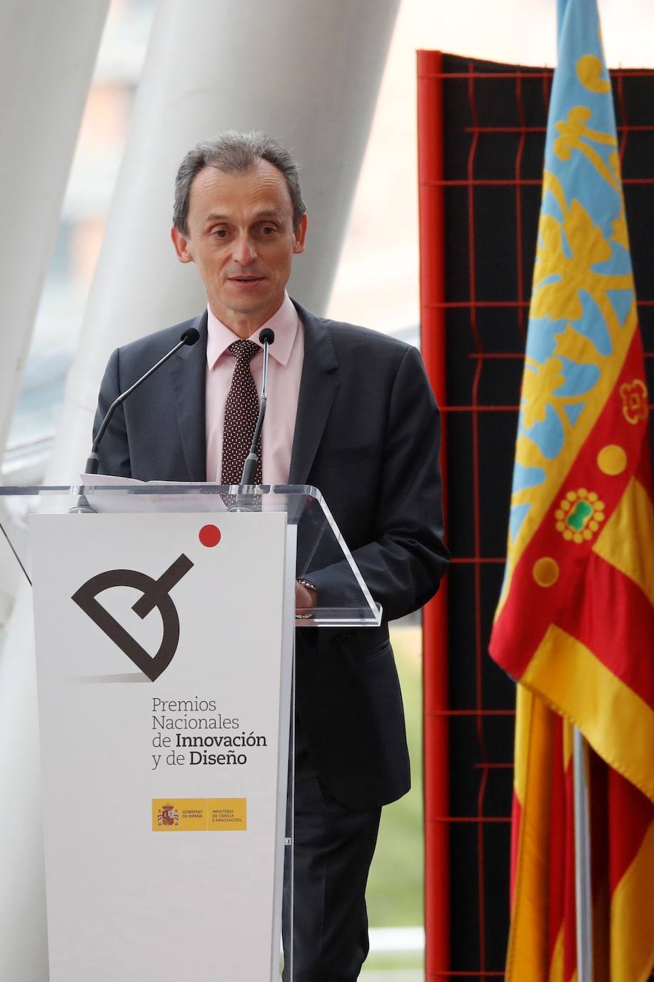 Don Felipe y Doña Letizia entregan en el Museo de las Ciencias los Premios Nacionales de Diseño al presidente de Iberdrola, Ignacio Galán, a Porcelanosa, a la empresa Point y a la diseñadora Marisa Gallén