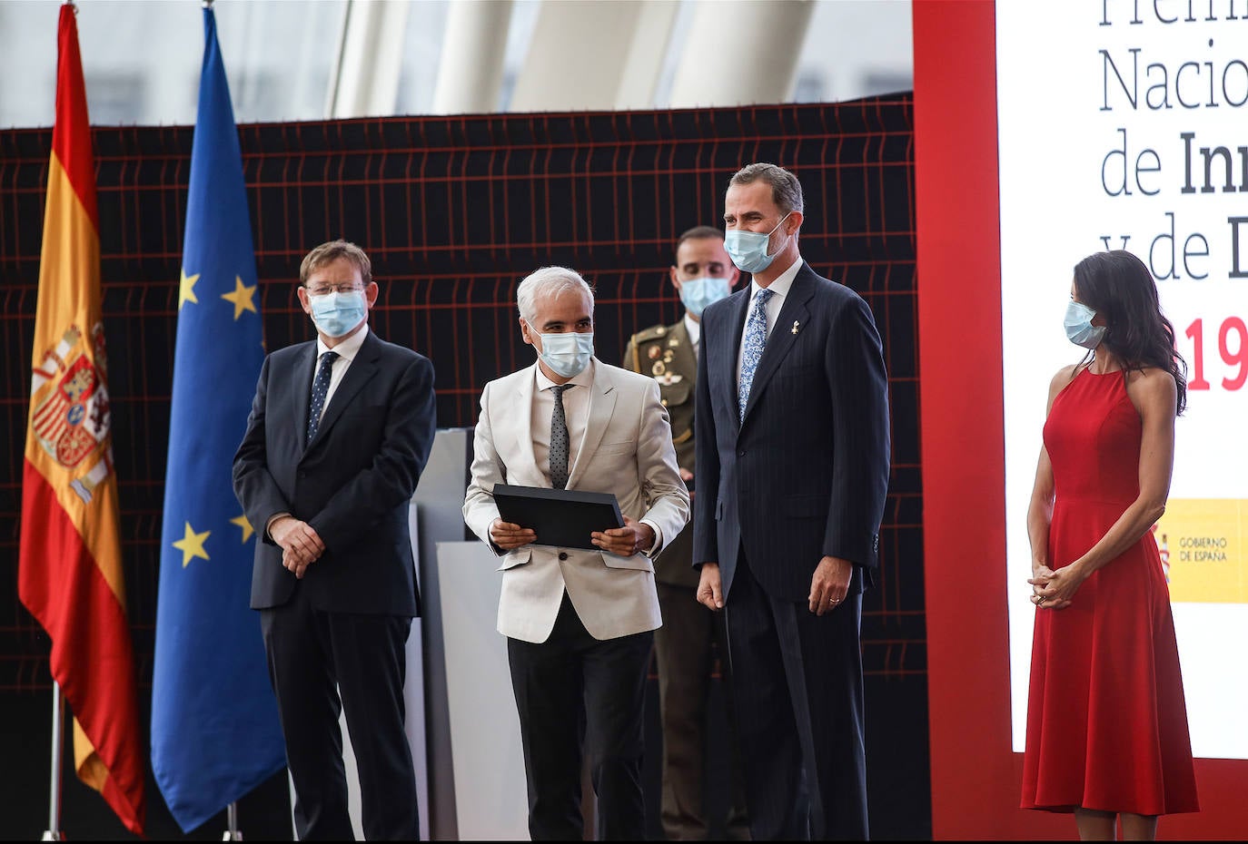 Don Felipe y Doña Letizia entregan en el Museo de las Ciencias los Premios Nacionales de Diseño al presidente de Iberdrola, Ignacio Galán, a Porcelanosa, a la empresa Point y a la diseñadora Marisa Gallén