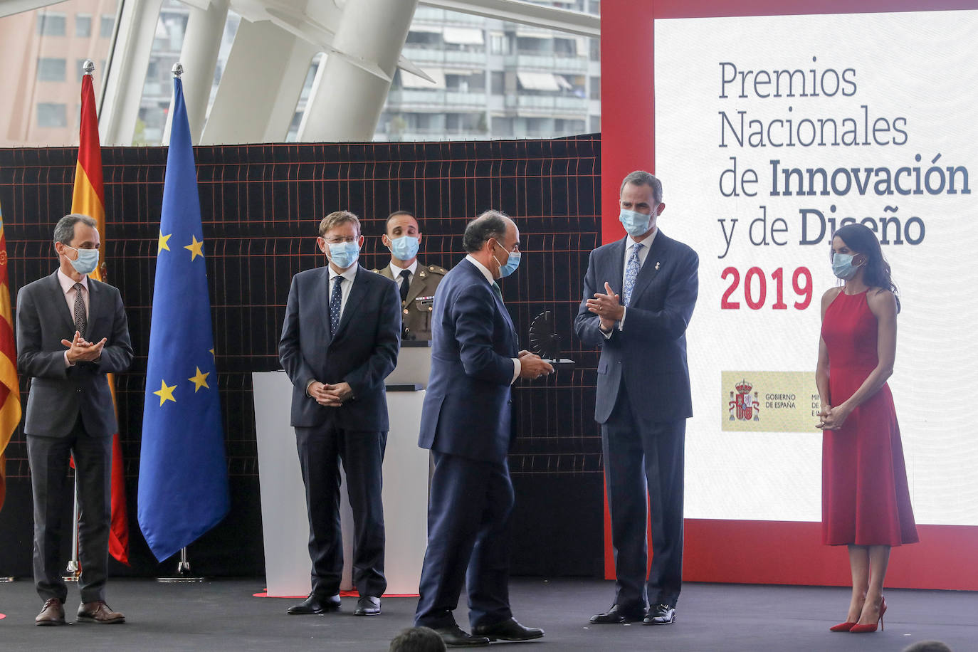 Don Felipe y Doña Letizia entregan en el Museo de las Ciencias los Premios Nacionales de Diseño al presidente de Iberdrola, Ignacio Galán, a Porcelanosa, a la empresa Point y a la diseñadora Marisa Gallén