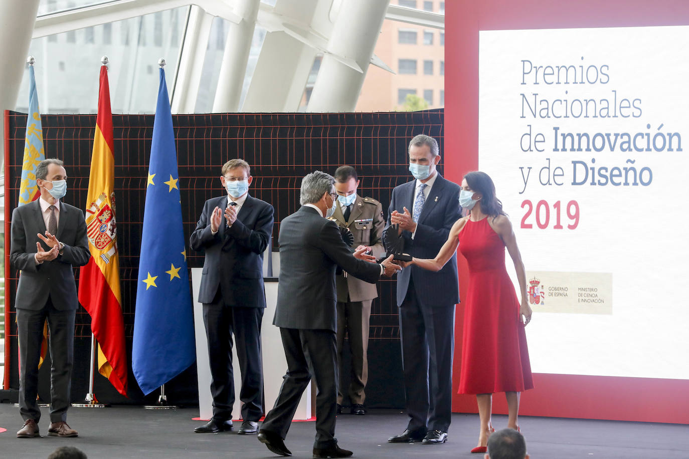 Don Felipe y Doña Letizia entregan en el Museo de las Ciencias los Premios Nacionales de Diseño al presidente de Iberdrola, Ignacio Galán, a Porcelanosa, a la empresa Point y a la diseñadora Marisa Gallén