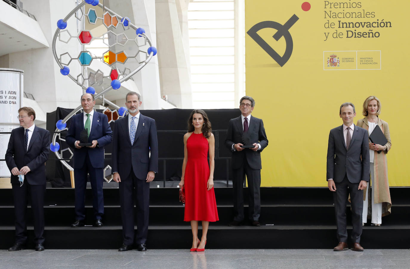 Don Felipe y Doña Letizia entregan en el Museo de las Ciencias los Premios Nacionales de Diseño al presidente de Iberdrola, Ignacio Galán, a Porcelanosa, a la empresa Point y a la diseñadora Marisa Gallén