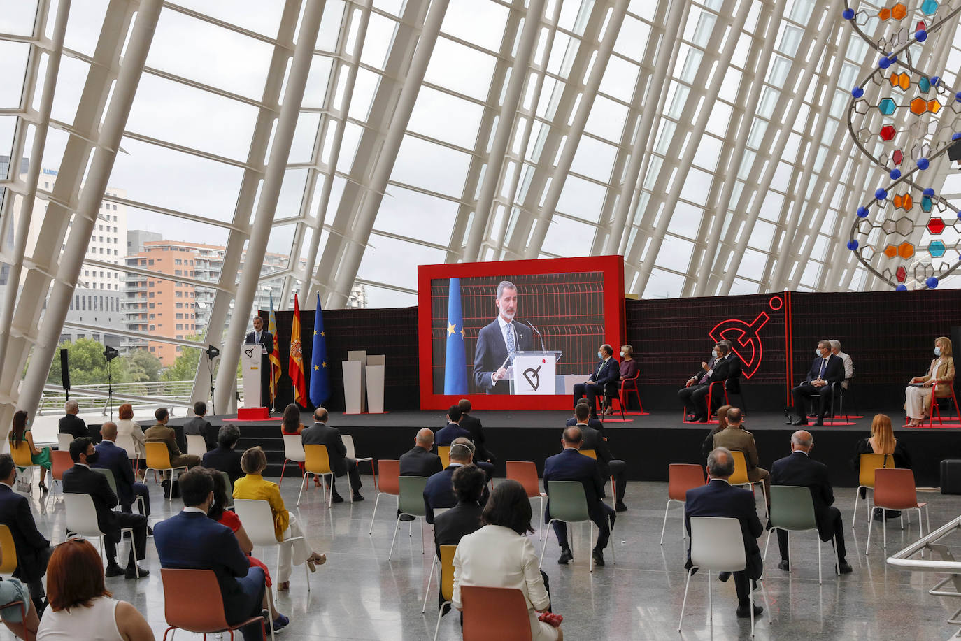 Don Felipe y Doña Letizia entregan en el Museo de las Ciencias los Premios Nacionales de Diseño al presidente de Iberdrola, Ignacio Galán, a Porcelanosa, a la empresa Point y a la diseñadora Marisa Gallén