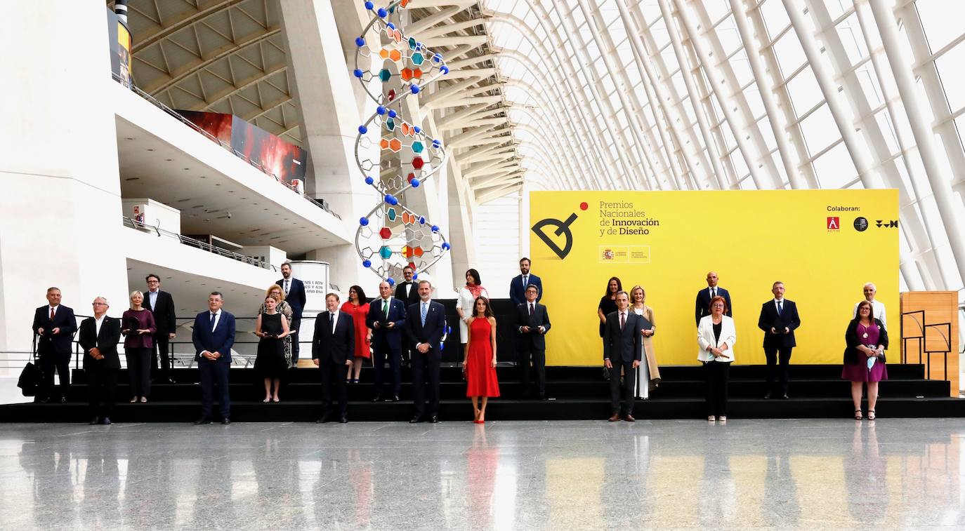 Don Felipe y Doña Letizia entregan en el Museo de las Ciencias los Premios Nacionales de Diseño al presidente de Iberdrola, Ignacio Galán, a Porcelanosa, a la empresa Point y a la diseñadora Marisa Gallén