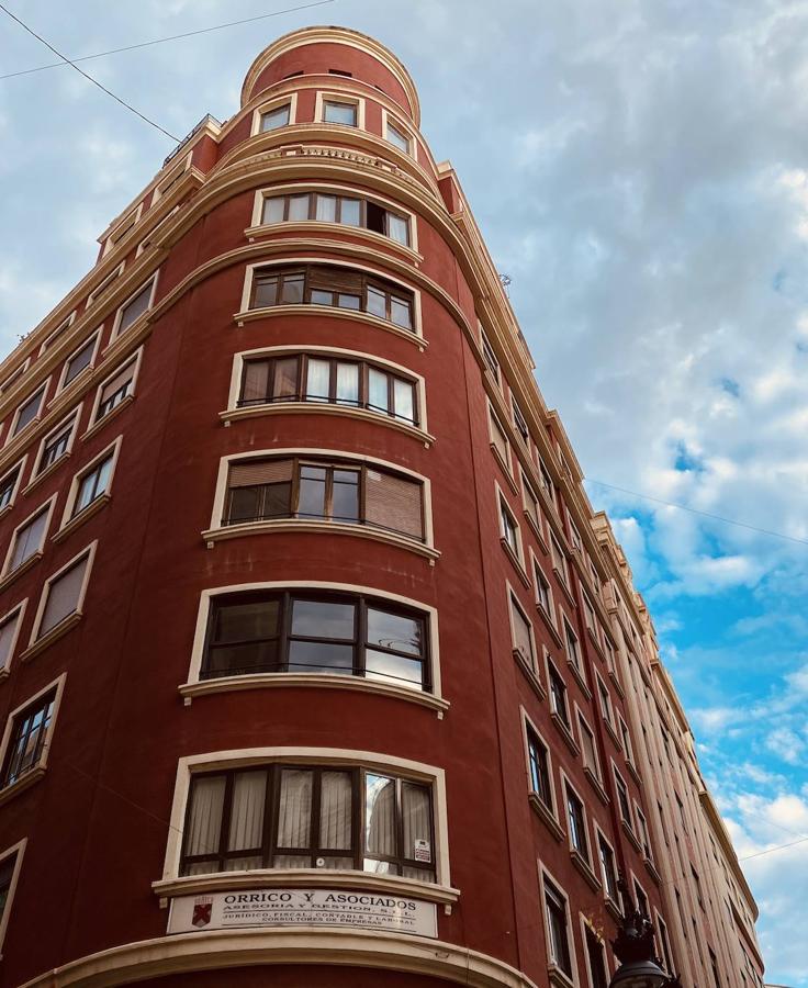 Edificio en avenida del Oeste para herederos de Manuel Sacanelles y Amparo Cerveró.