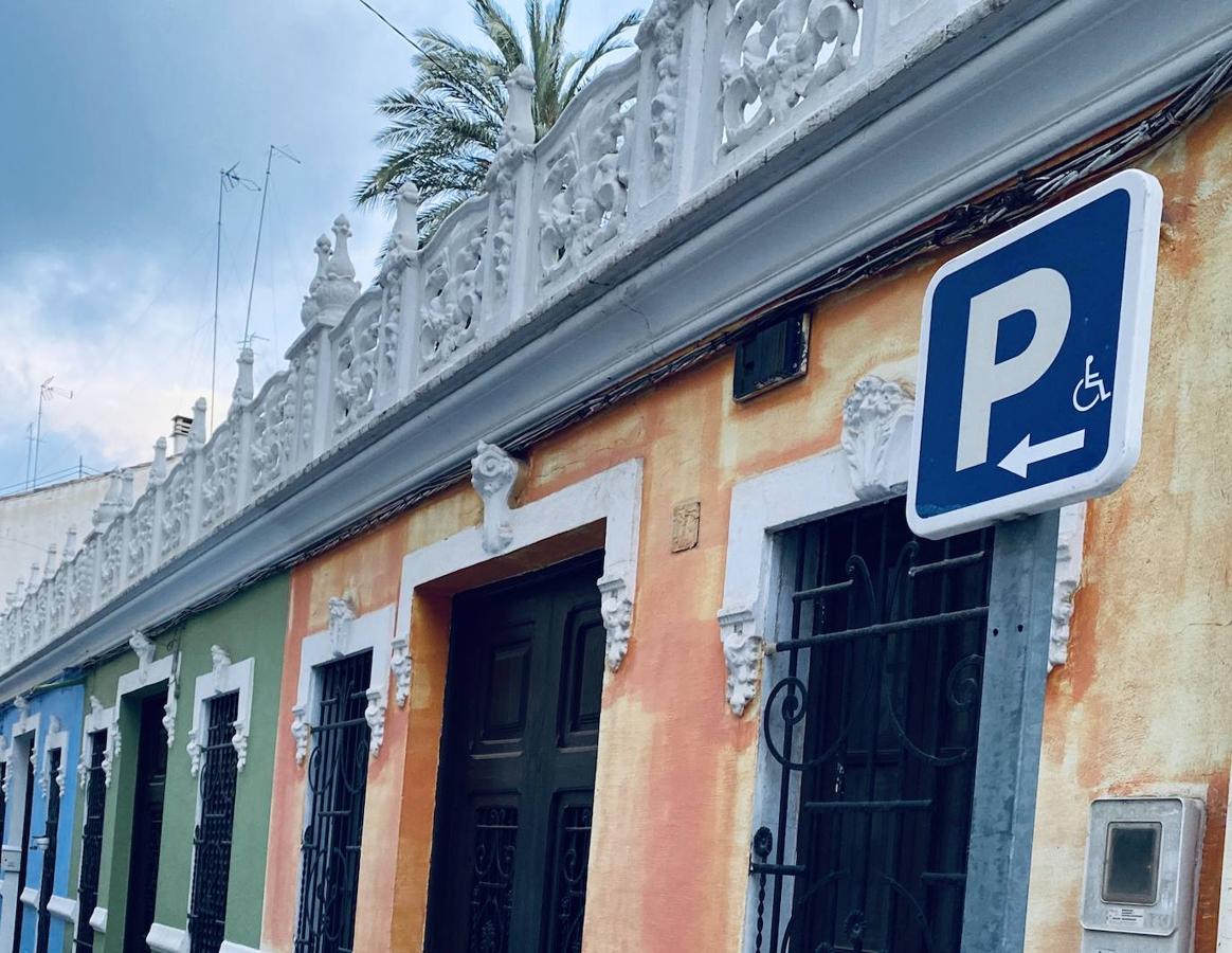 Casas de colores en la calle Tucumán, en Monteolivete.