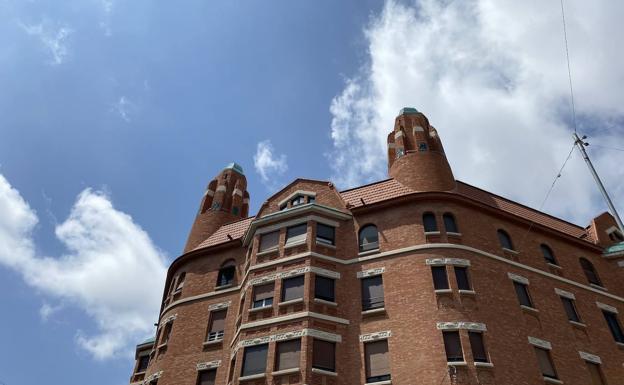 Imagen principal - La Finca Roja, la fábrica de aceites de la avenida del Puerto y el edificio Ros Ferrer de la calle Quart.